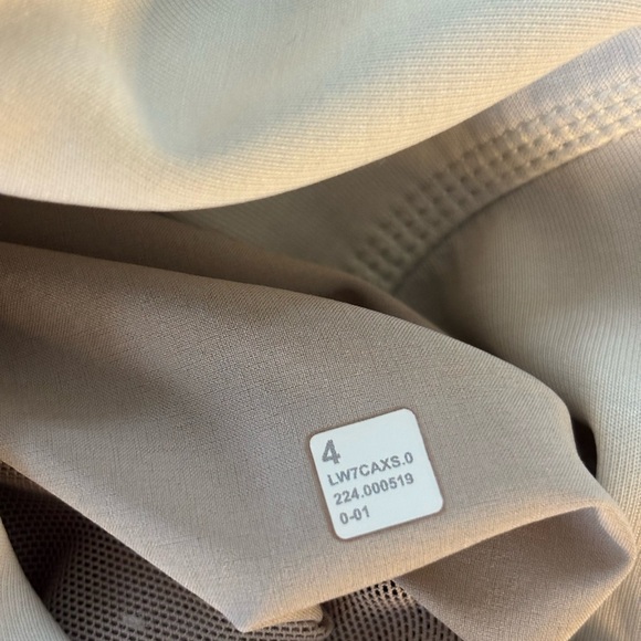 NWOT Lululemon Softstreme High-Rise Short 4" - Picture 8 of 10